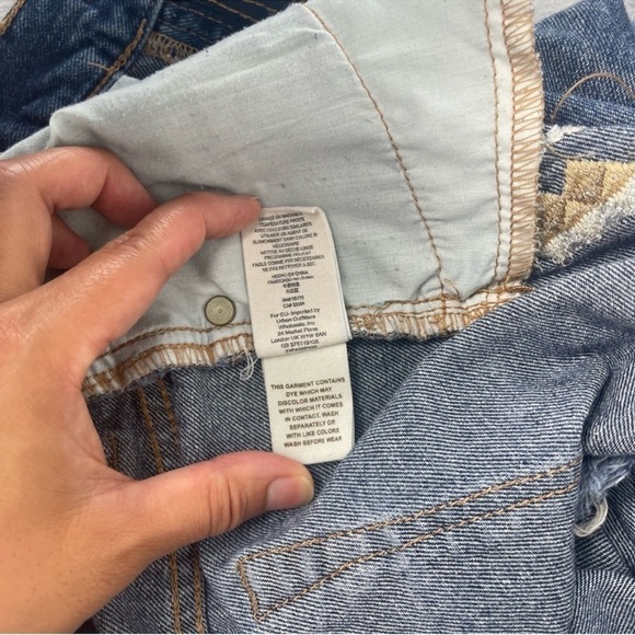 Free People Embroidered Aztec Distressed Denim Jean Shorts Cutoffs Boho 26 - Picture 9 of 10